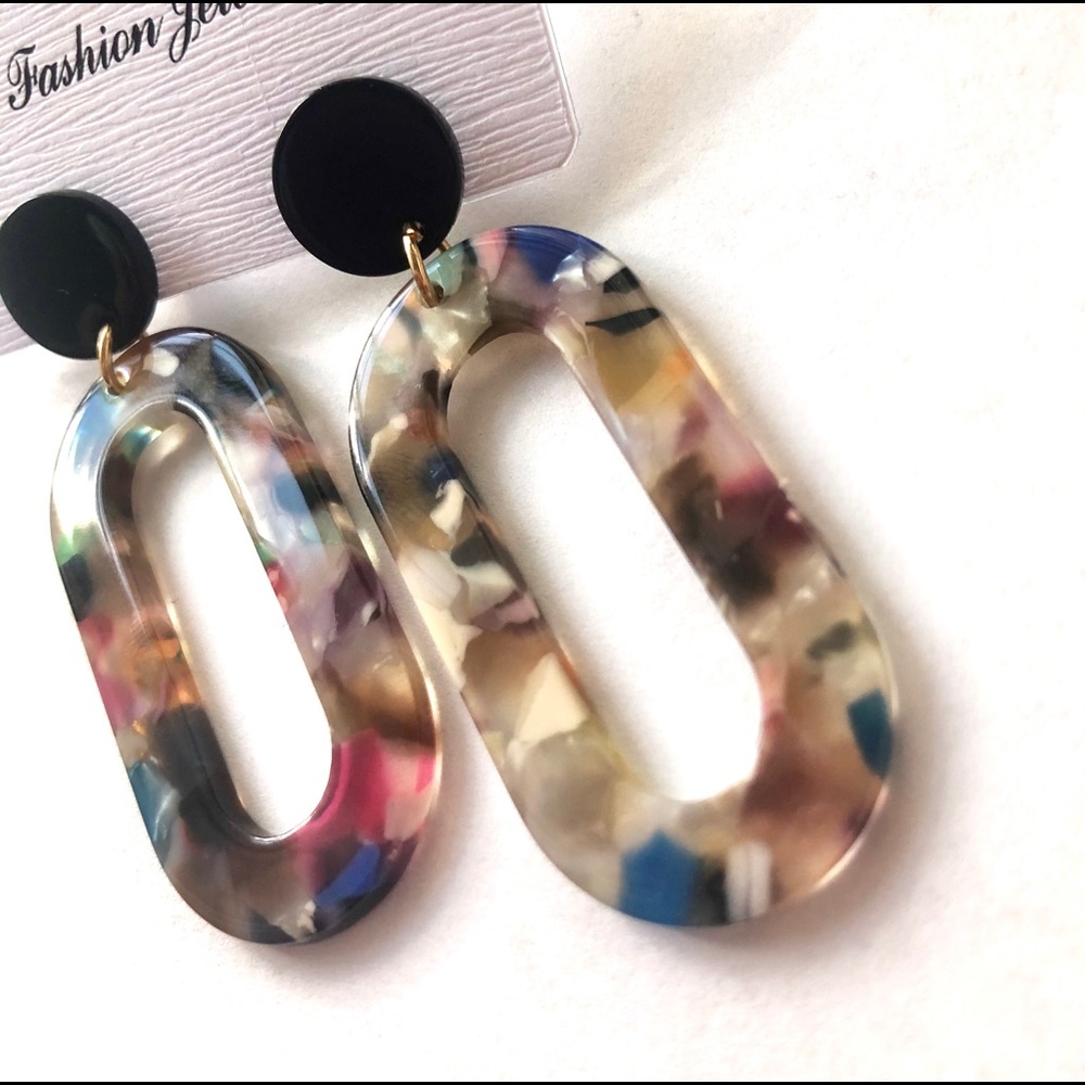 Oval acrylic fashion earrings